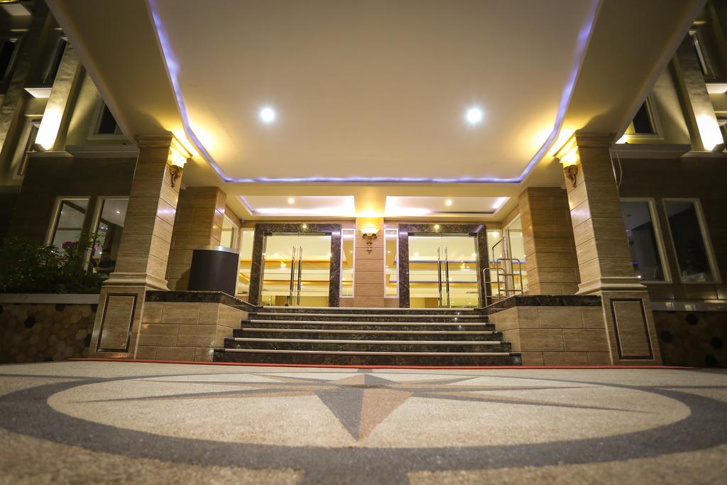 Sylvia Hotel Premier Kupang Kupang  Exterior foto