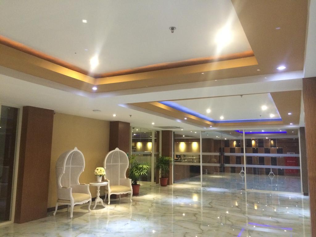 Sylvia Hotel Premier Kupang Kupang  Exterior foto
