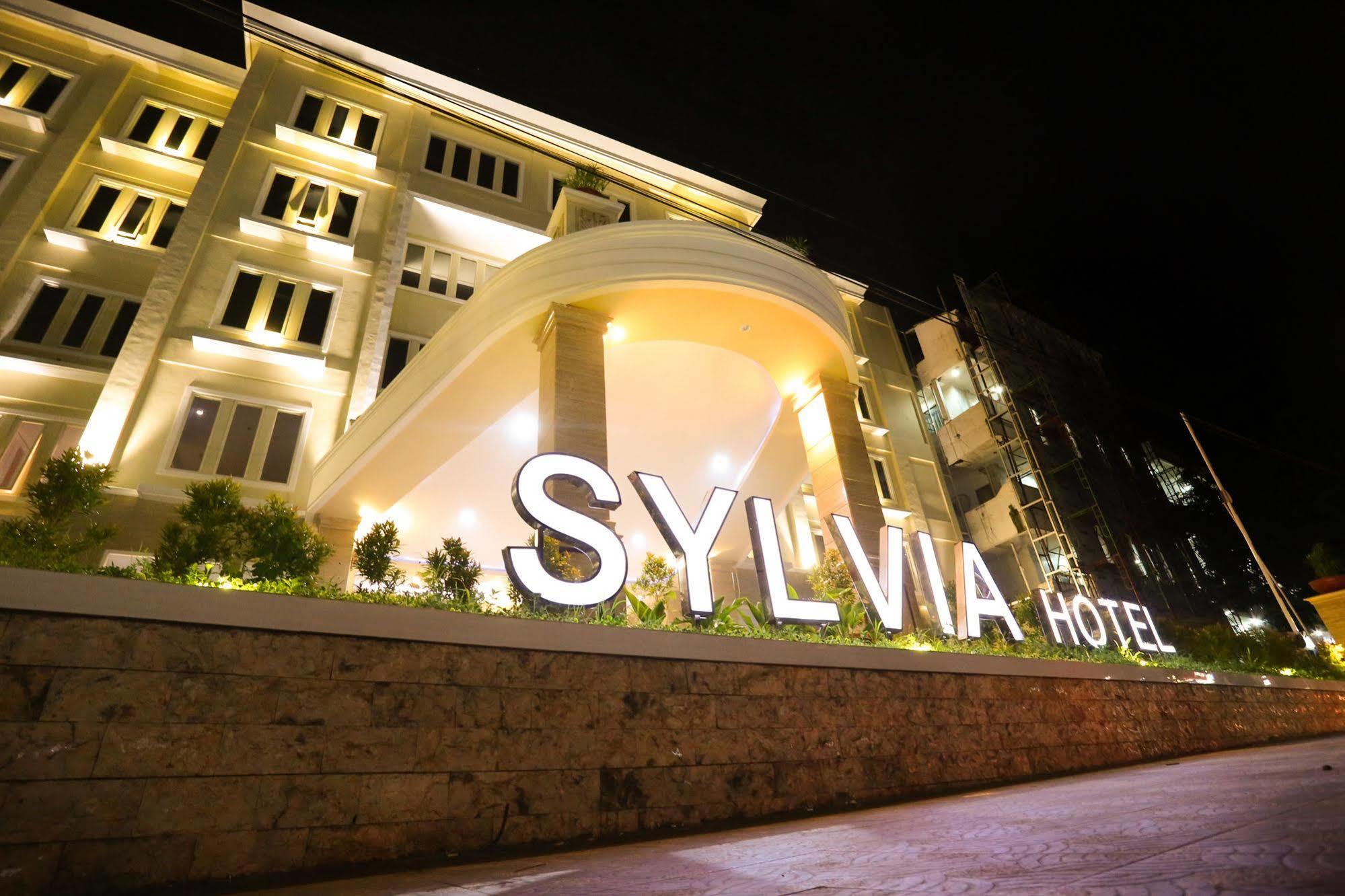 Sylvia Hotel Premier Kupang Kupang  Exterior foto